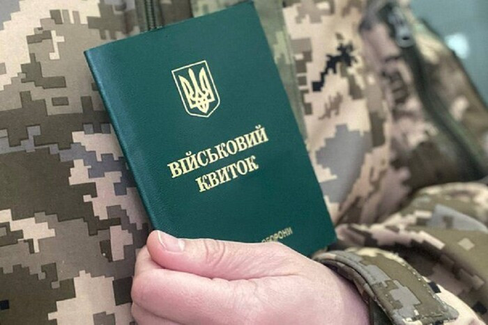 Фото до матеріалу: Перевірки військового обліку біля консульств України: кого це стосується і чому можуть відмовити