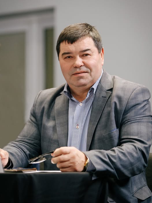 Фото до матеріалу: Анатолій Лущак відзначив 20 років служіння громаді Старого Лисця