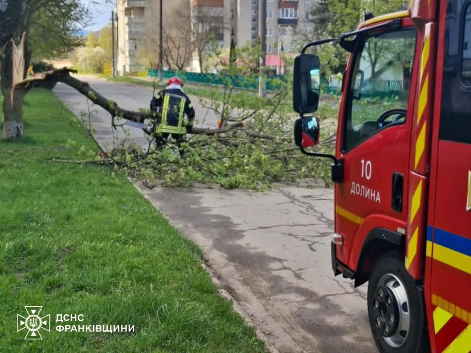 Фото до матеріалу: Негода в Україні: 3 загиблі, 7 постраждали та масові відключення світла