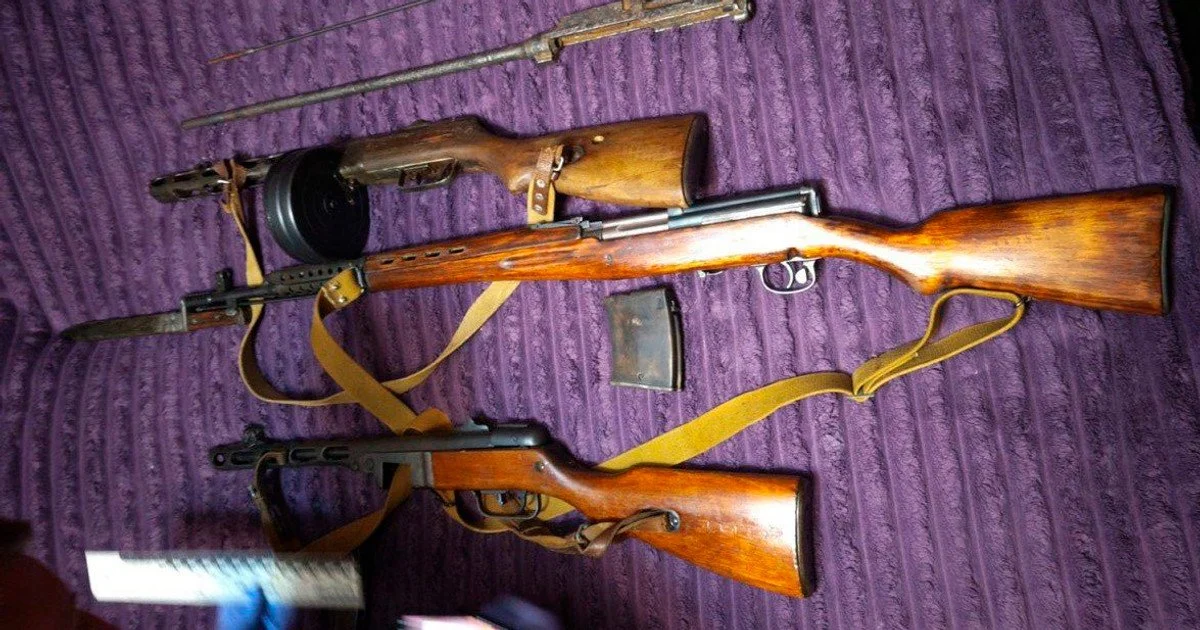 Фото до матеріалу: У Києві чоловік продав трофейну зброю через пошту: поліція викрила торговця