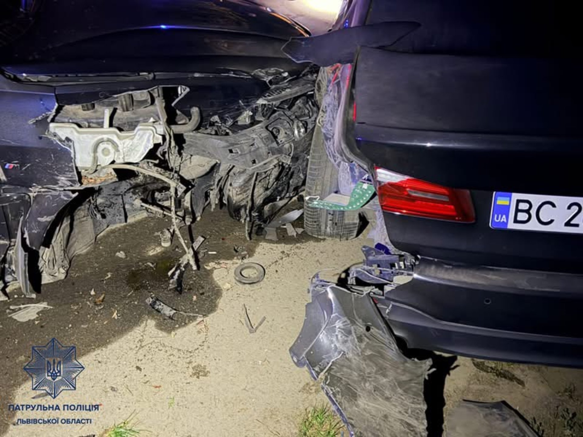Фото до матеріалу: П'яна водійка BMW втекла з місця ДТП на Суботівській: поліцейські знайшли її під час обстеження сусідніх вулиць