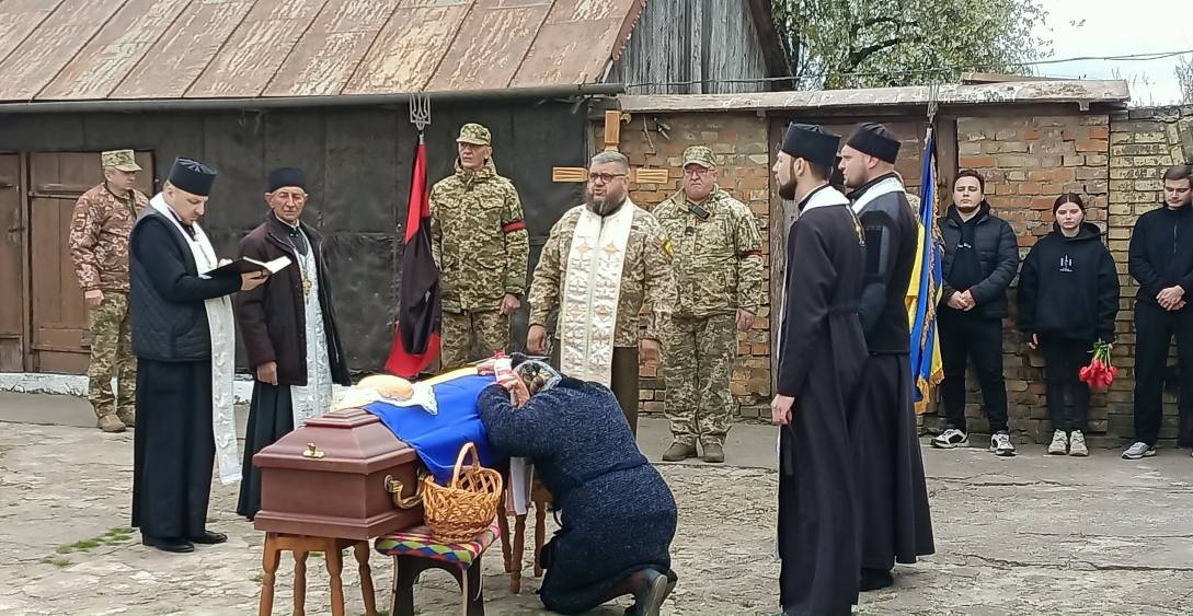 Фото до матеріалу: Підгайцівська громада провела в останню дорогу захисника України Миколу Андрійчука