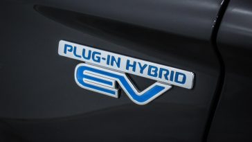 Фото до матеріалу: Volvo запустила в Україні продажі броньованих гібридів XC90 та XC60