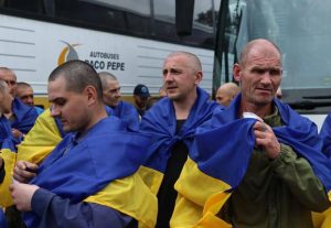 Фото до матеріалу: Вінничани повернулися додому: відбувся наймасштабніший обмін з початку війни