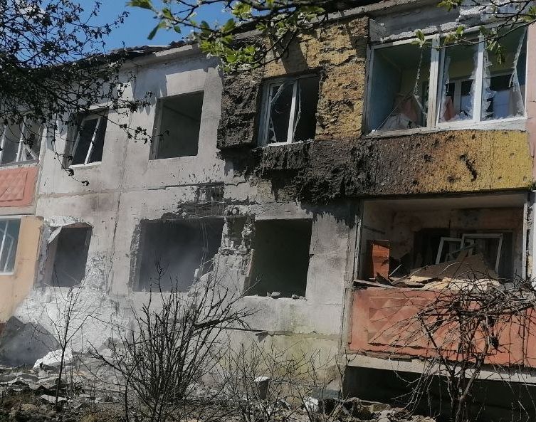 Фото до матеріалу: Обстріли Харківщини: постраждали 10 людей, зруйновано дитсадок та залізничну інфраструктуру