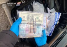 Фото до матеріалу: У Хмельницькій області поліцейські з'ясовують обставини ДТП з травмованим мотоциклістом