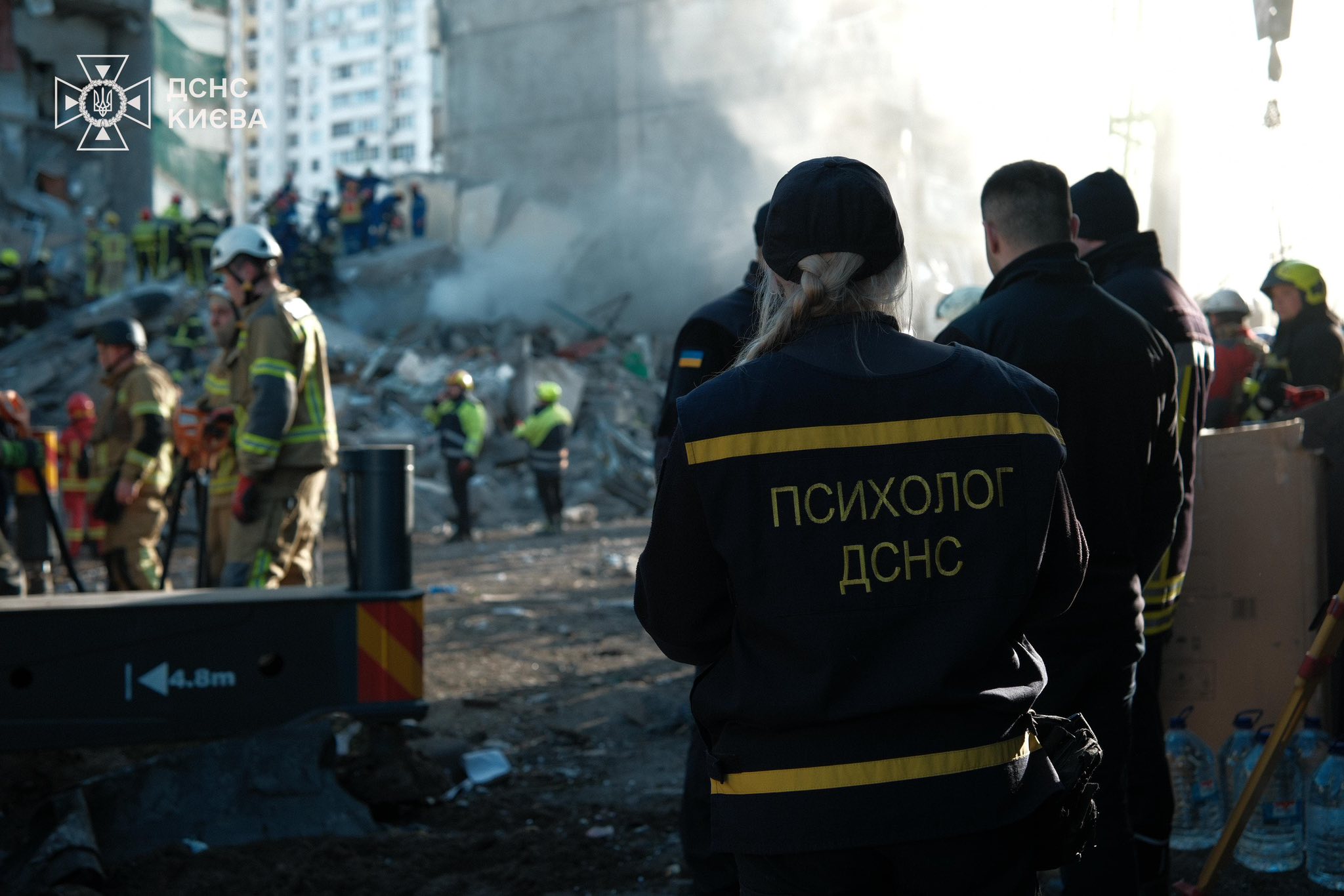 Фото до матеріалу: Росія атакувала Київ: у Дарницькому районі під завалами люди, – Кличко