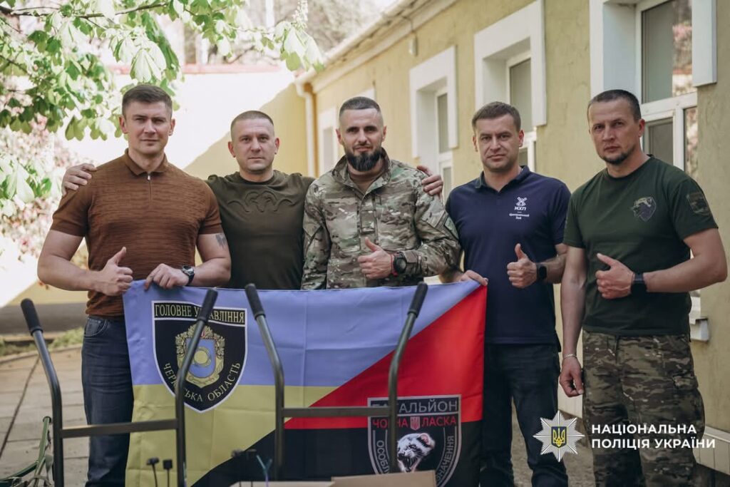 Фото до матеріалу: Стрілецький батальйон поліції Черкащини отримав тепловізори та «ЧУЙКУ»