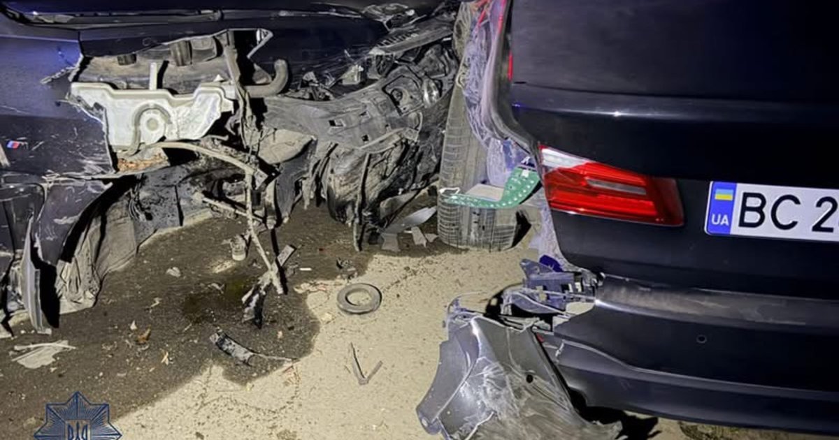 Фото до матеріалу: П'яна водійка BMW втекла з місця ДТП на Суботівській: поліцейські знайшли її під час обстеження сусідніх вулиць