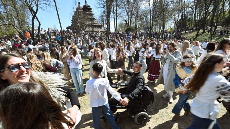 Фото до матеріалу: Великдень у Шевченківському гаю: рекорд відвідуваності та зібрана допомога для армії