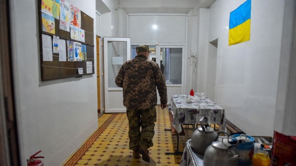 Фото до матеріалу: Суд зобов'язав військову частину виплатити пораненому захиснику 100 тисяч гривень за періоди лікування