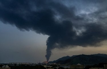 Фото до матеріалу: Масштабна пожежа на нафтовому терміналі в ОАЕ: іранські дрони загрожують світовим поставкам