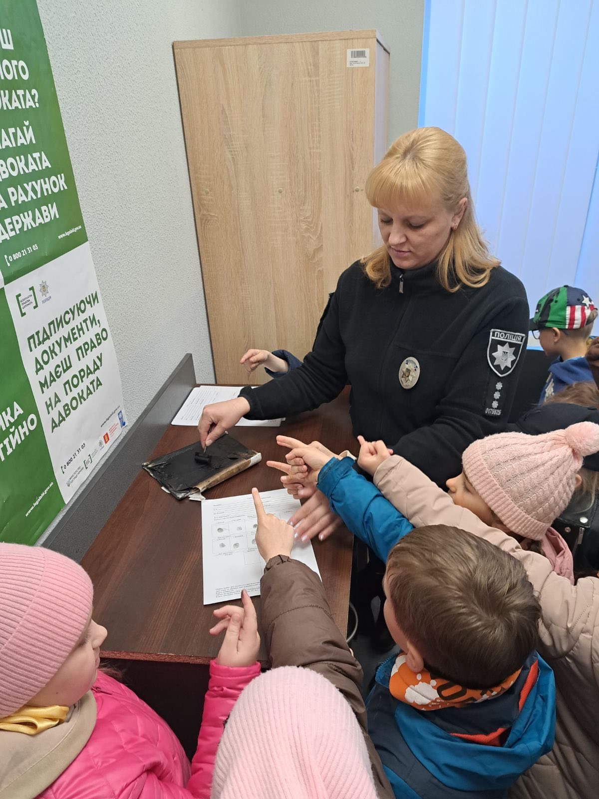 Фото до матеріалу: «Custody Records» та відбитки пальців: школярі вивчали роботу поліції у Володимирі
