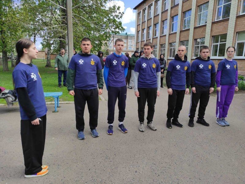 Фото до матеріалу: У Решетилівці визначили переможців військово-патріотичної гри «Сокіл»: нагородили найкращі рій та учнів
