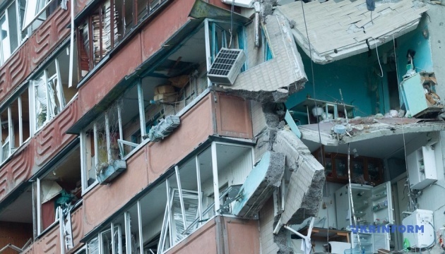 Фото до матеріалу: Київ: одна загиблая, 31 постраждалий у наслідок масованої атаки РФ