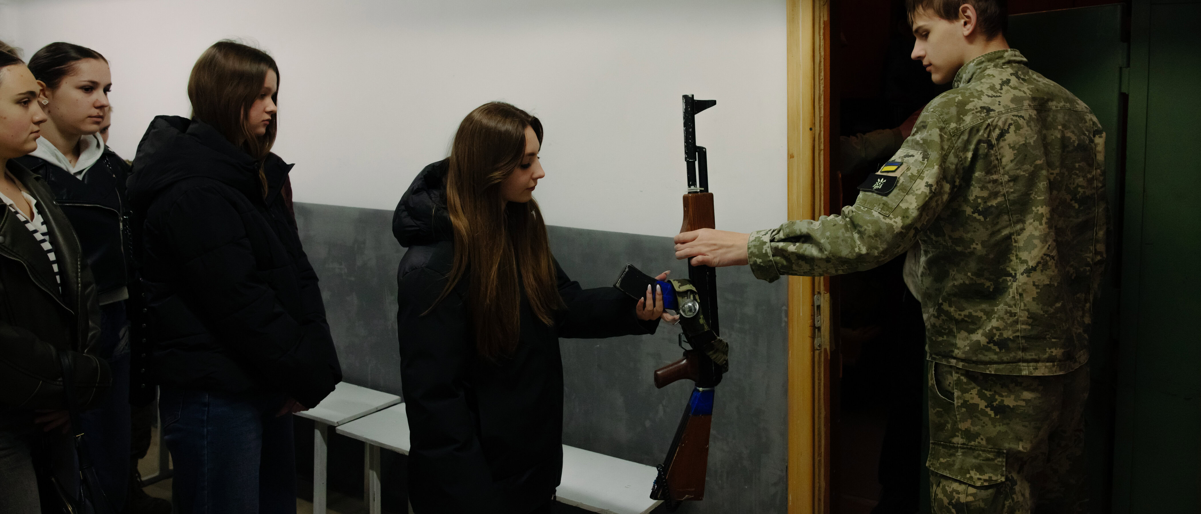 Фото до матеріалу: Діти вчаться накладати турнікети та стріляти: як працюють центри національно-патріотичного виховання у Львові