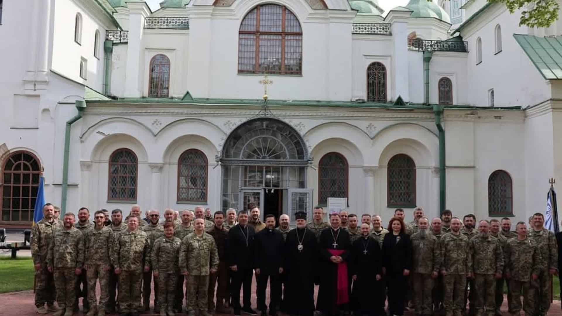 Фото до матеріалу: У Софійському соборі відзначили випуск 13-го набору капеланів ЗСУ і ДПСУ