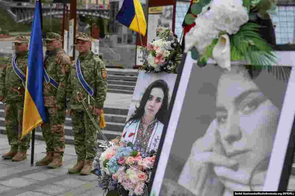 Фото до матеріалу: У Києві попрощалися з офіцеркою Вікторією Бобровою на прізвисько «Квітка»