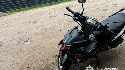 Фото до матеріалу: Автомобіль впав у річку Прут після зіткнення з автобусом на Прикарпатті