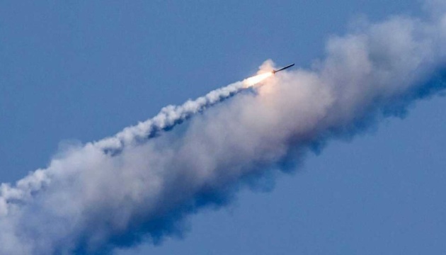 Фото до матеріалу: Масована нічна атака: над Україною збито балістичну ракету та 149 дронів