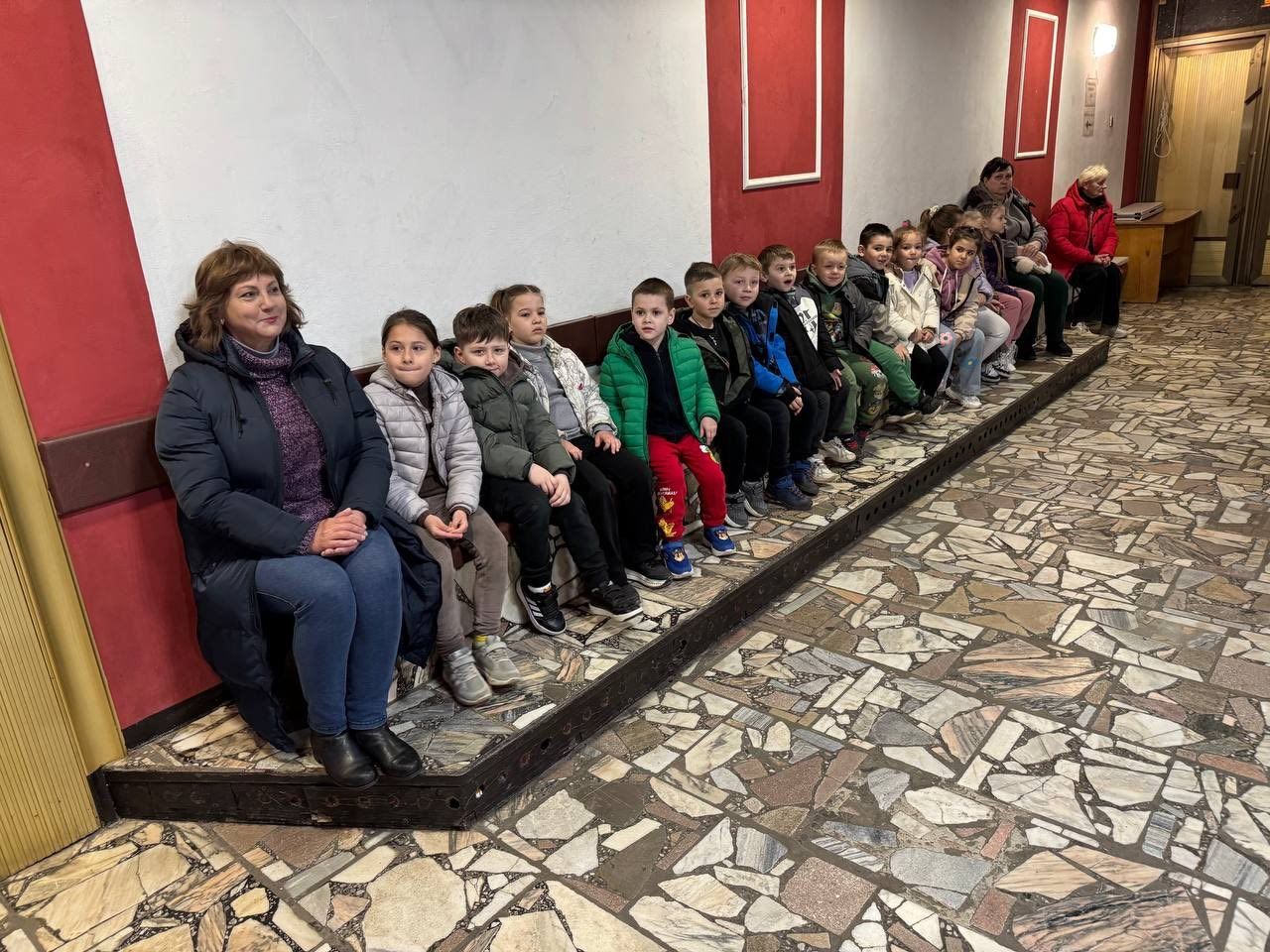 Фото до матеріалу: Дитяча вистава «Пригоди в квітковій країні» презентували в Решетилівському центрі культури
