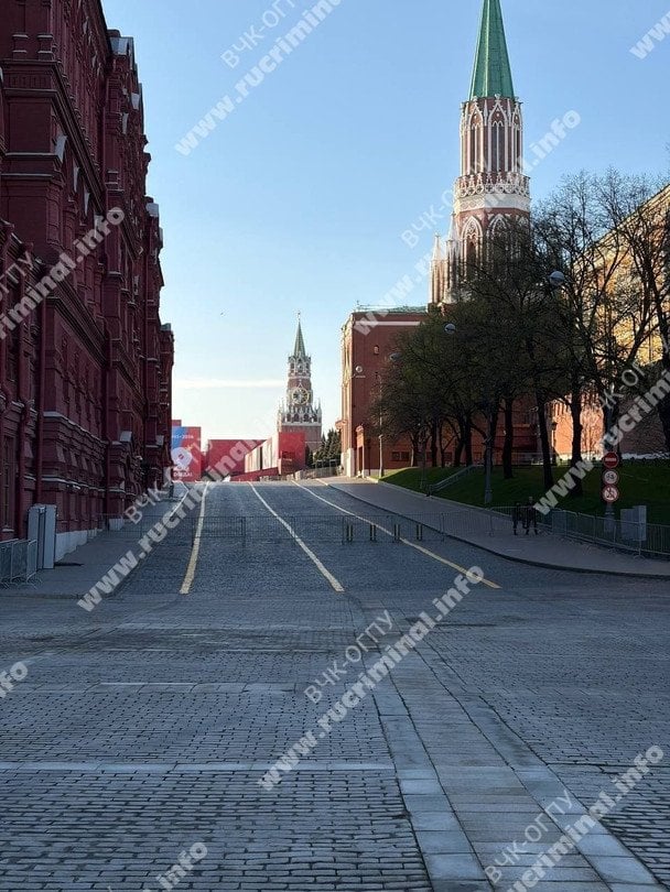 Фото до матеріалу: Паніка в Кремлі: Путін у бункері, а перед парадом 9 травня в Москві встановили тотальний контроль