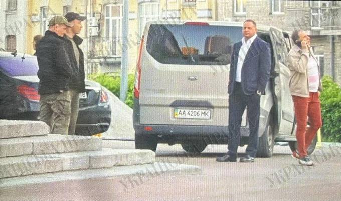 Фото до матеріалу: Процесуальні дії до Андрія Єрмака: що відомо про обшуки біля Палацу спорту