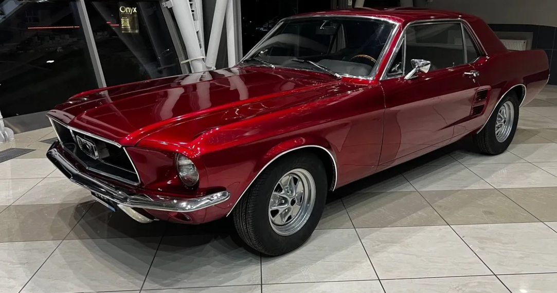 Фото до матеріалу: У Києві з'явився рідкісний Ford Mustang 1967 року за $120 000