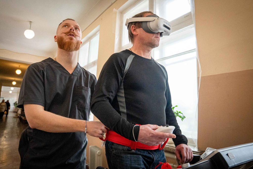 Фото до матеріалу: Віртуальна реальність на службі відновлення: як VR допомагає ветеранам у Львові та Харкові