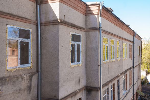 Фото до матеріалу: У Вінниці реконструюють будівлю 1930-х років у сімейний медичний центр з укриттям