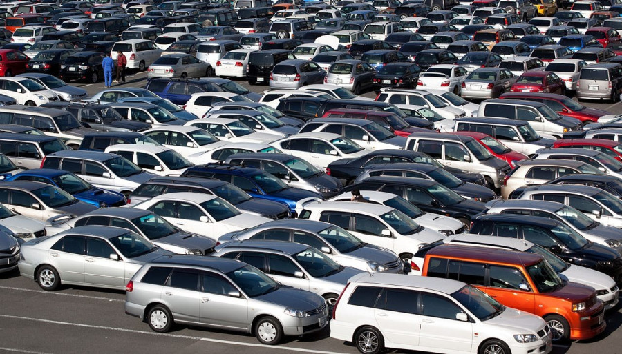 Фото до матеріалу: 9 із 10 імпортованих авто зі США мають записи про пошкодження: що каже статистика 2025 року