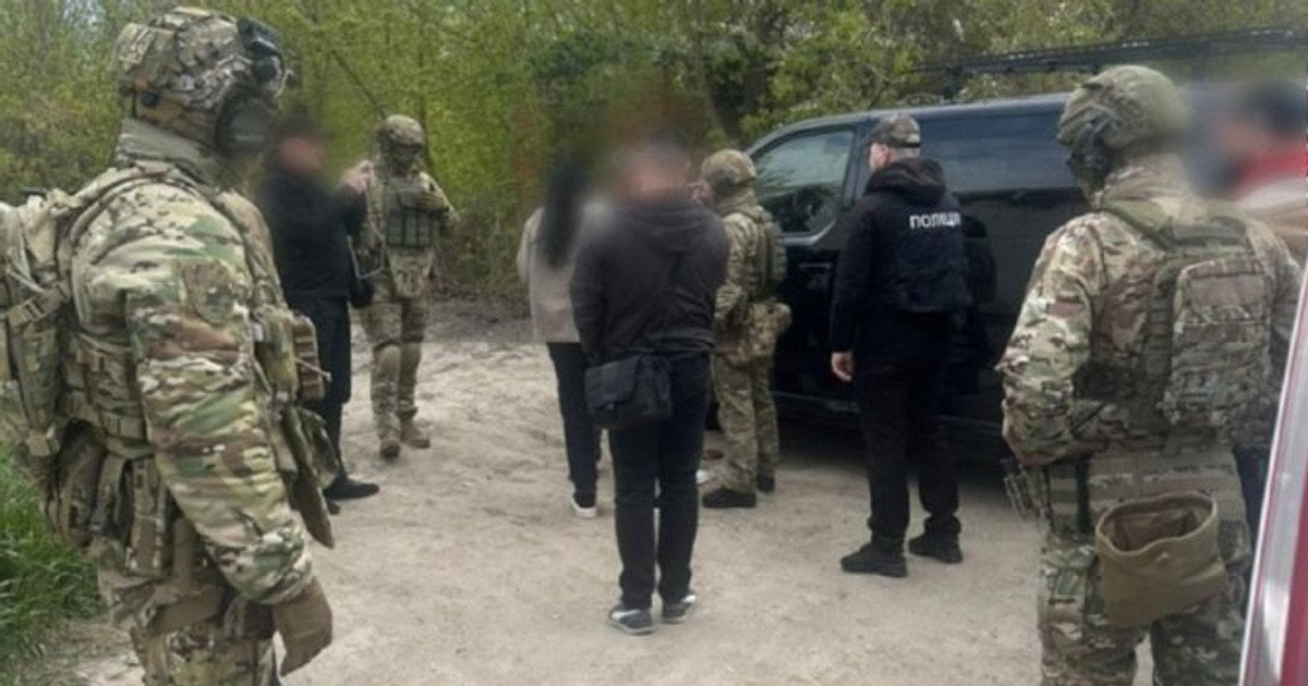 Фото до матеріалу: У Києві на вулиці Ягідній спалахнула пожежа: рятувальники гасять вогонь у Голосіївському районі