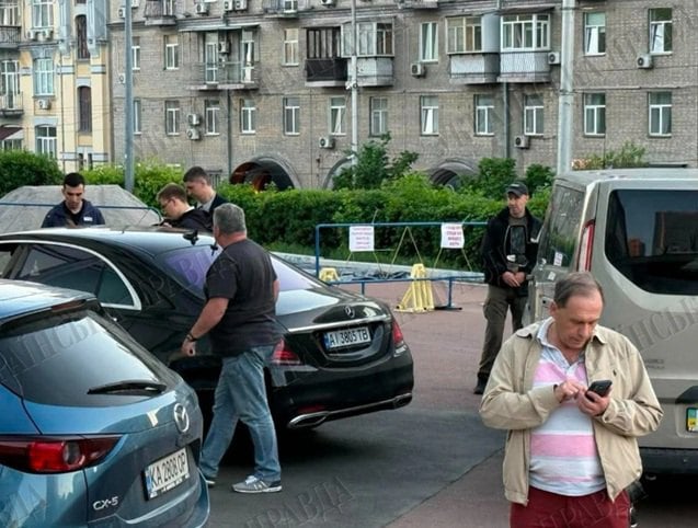 Фото до матеріалу: НАБУ і САП проводять слідчі дії з колишнім головою Офісу президента Андрієм Єрмаком