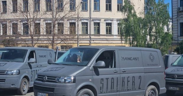 Фото до матеріалу: MK Foundation передав військовим 21 новий мікроавтобус: логістика на передовій