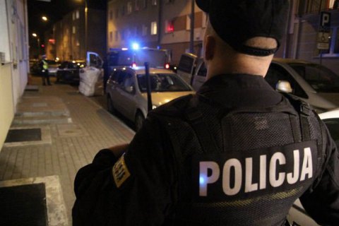 Фото до матеріалу: У Польщі побили 14-річного українця, поставили його на коліна і змусили цілувати кросівки