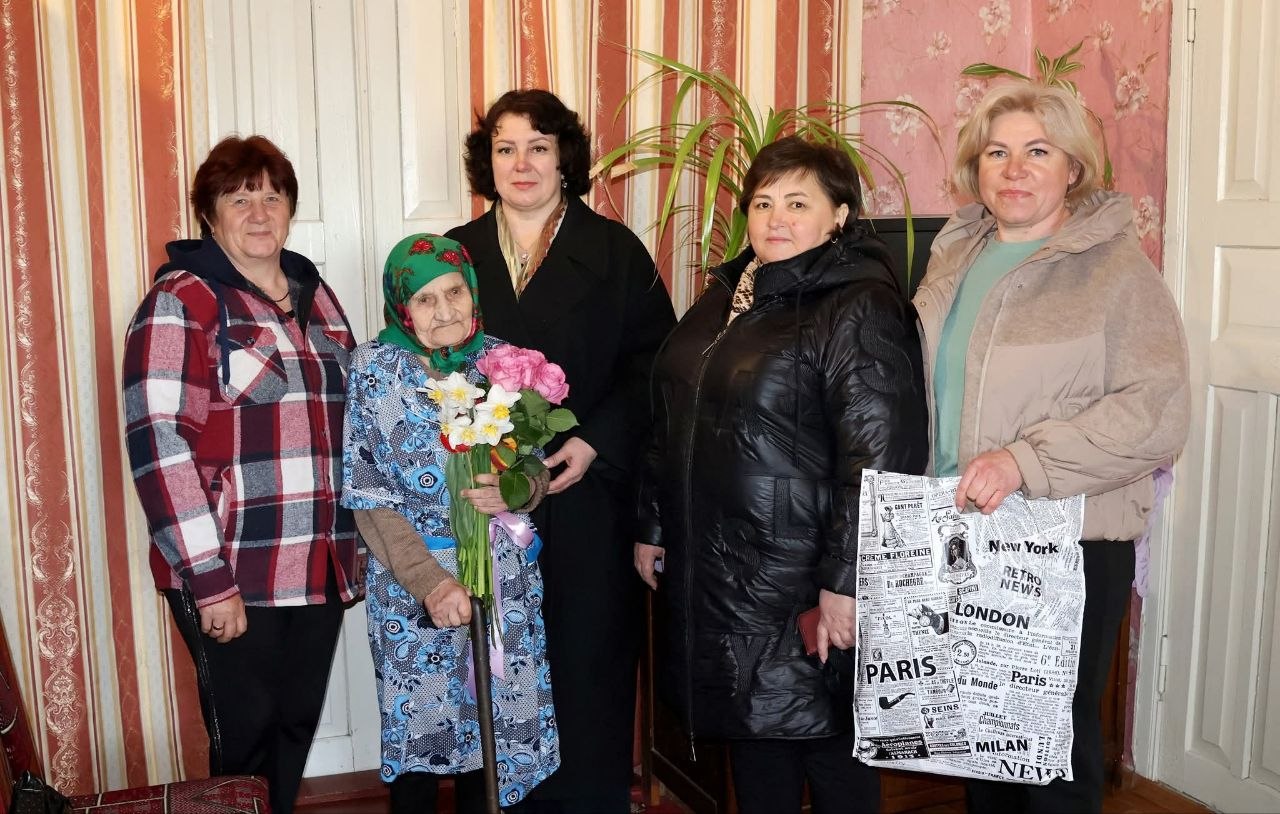 Фото до матеріалу: У Луко-Барській громаді 98-річчя відзначила жителька села Горяни