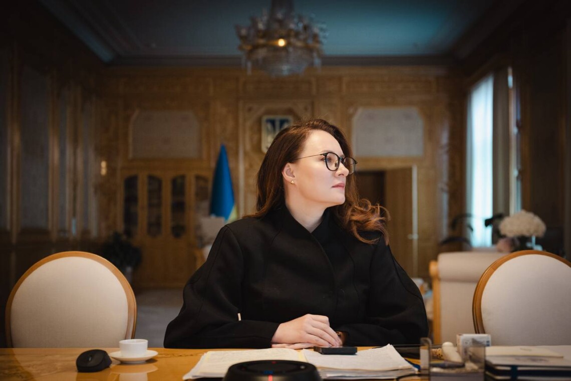 Фото до матеріалу: Кабмін скасував обмеження на виїзд за кордон для жінок-посадовиць
