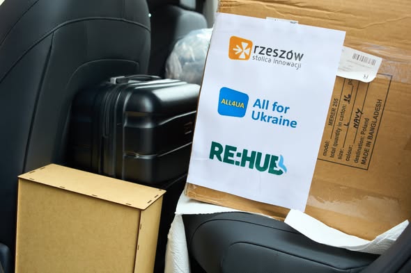 Фото до матеріалу: Жешув передав 100 теплих курток для захисників Івано-Франківська