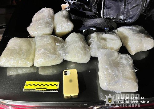Фото до матеріалу: На Житомирщині затримали кур'єра з 13 кг наркотиків: деталі справи