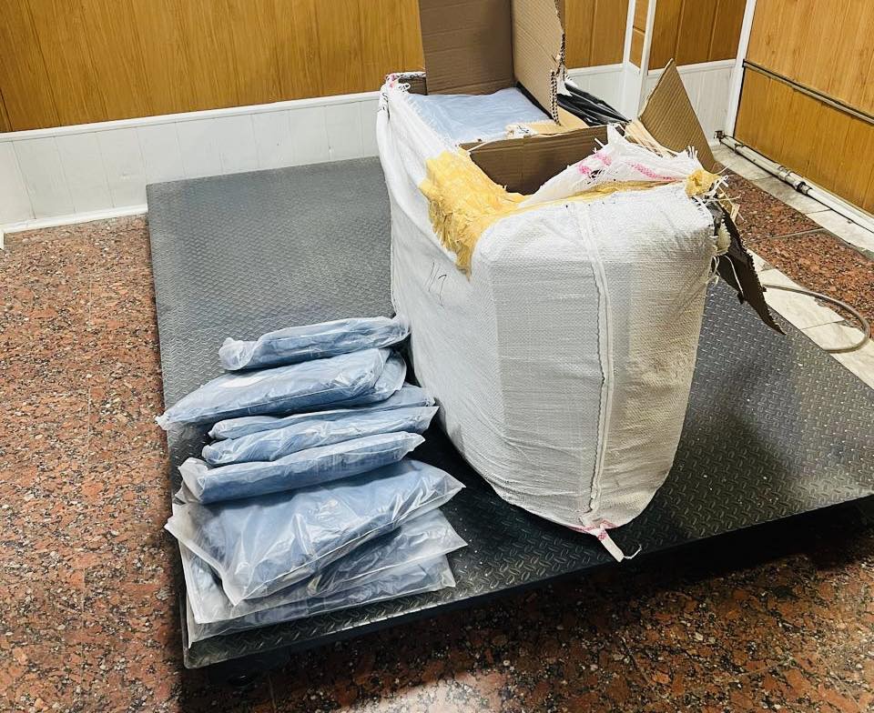 Фото до матеріалу: Митники на Вінниччині викрили спробу ввезти 5 тонн одягу під виглядом гуманітарної допомоги