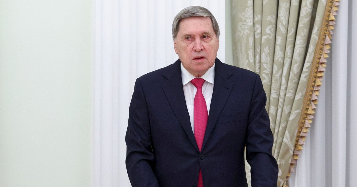 Фото до матеріалу: Монумент «Україна-мати»: 45 років історії, заміна символів та нові сенси