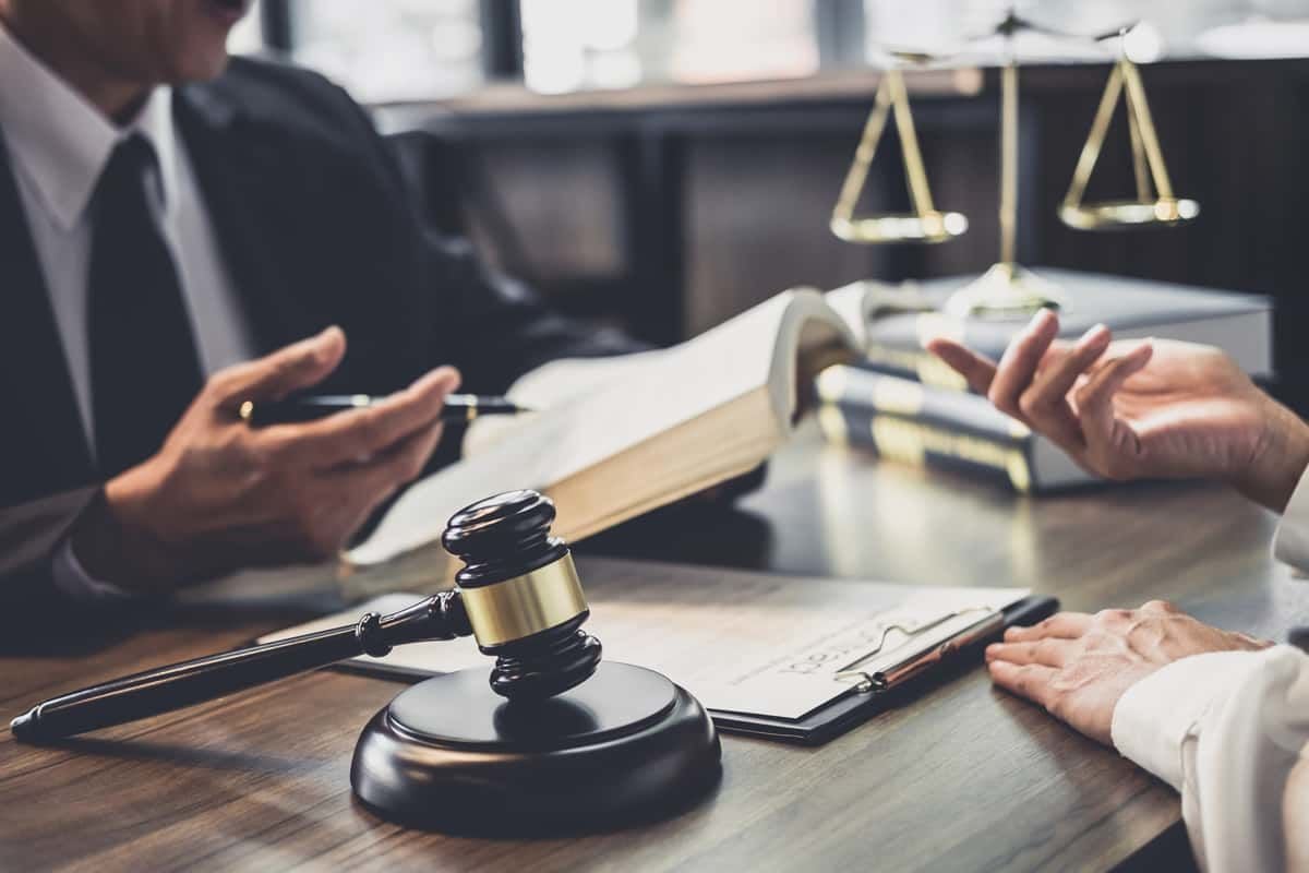 Фото до матеріалу: Чи дійсний договір, якщо порушено формальні вимоги закону? Судова практика про визнання правочинів недійсними