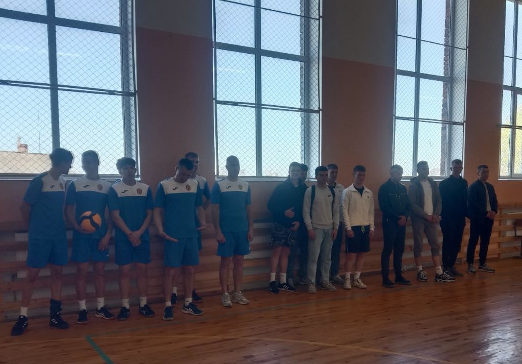 Фото до матеріалу: Смолярі зібрали 63 тисячі гривень на підтримку ЗСУ: як пройшов захід «Військові поруч»