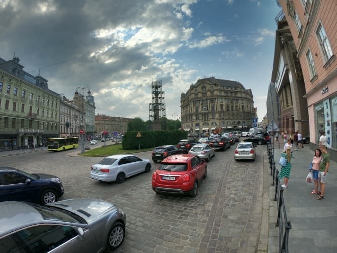 Фото до матеріалу: Андрій Садовий проветовав будівництво підземного паркінгу на Міцкевича через відсутність комунікації з громадою