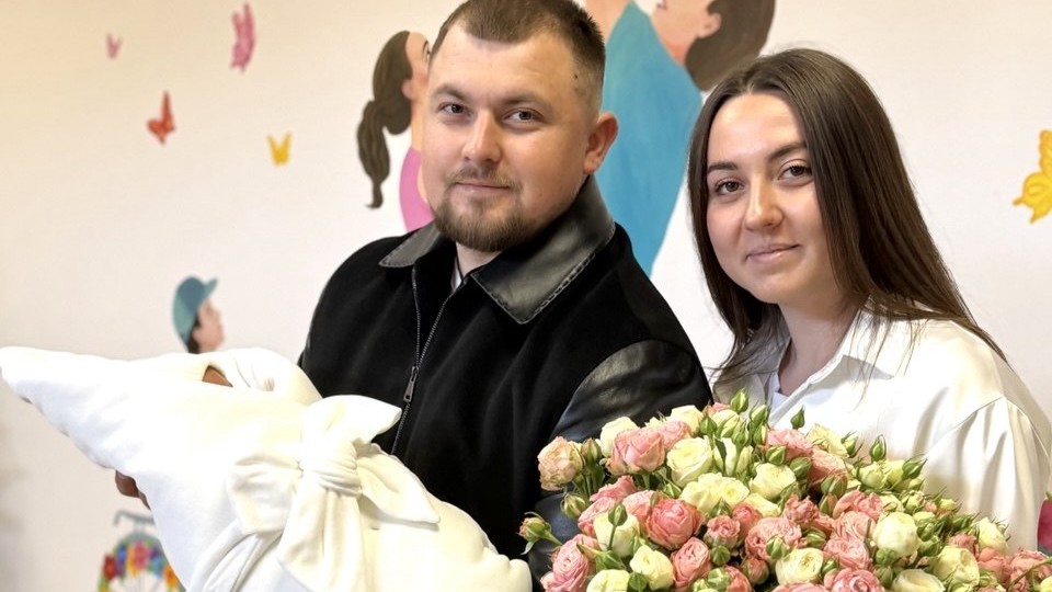 Фото до матеріалу: У захисника України Олега Собуцького із Коршева народився син