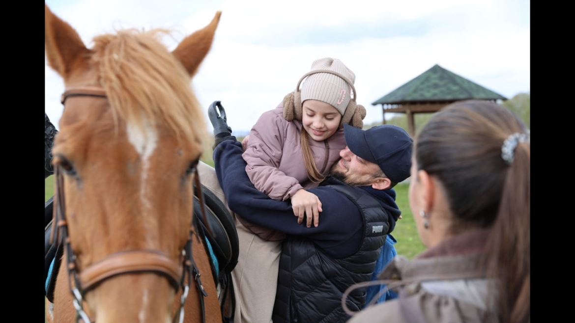Фото до матеріалу: Іпотерапія для захисників: вінницькі психологи поліції провели унікальний захід для бійців