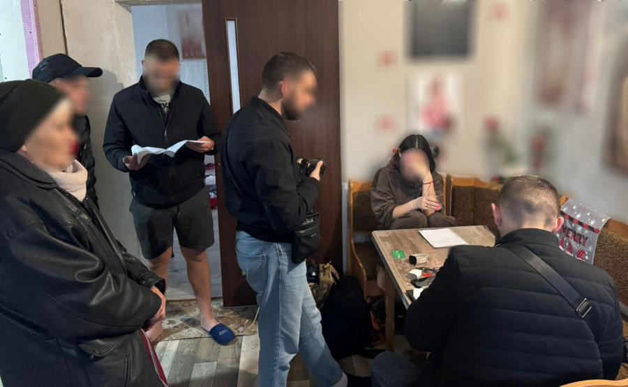 Фото до матеріалу: У Львові викрили салон еротичного масажу, де експлуатували неповнолітню