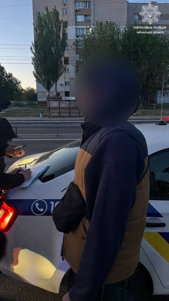 Фото до матеріалу: У Черкасах виявили підозрілі речовини у двох чоловіків