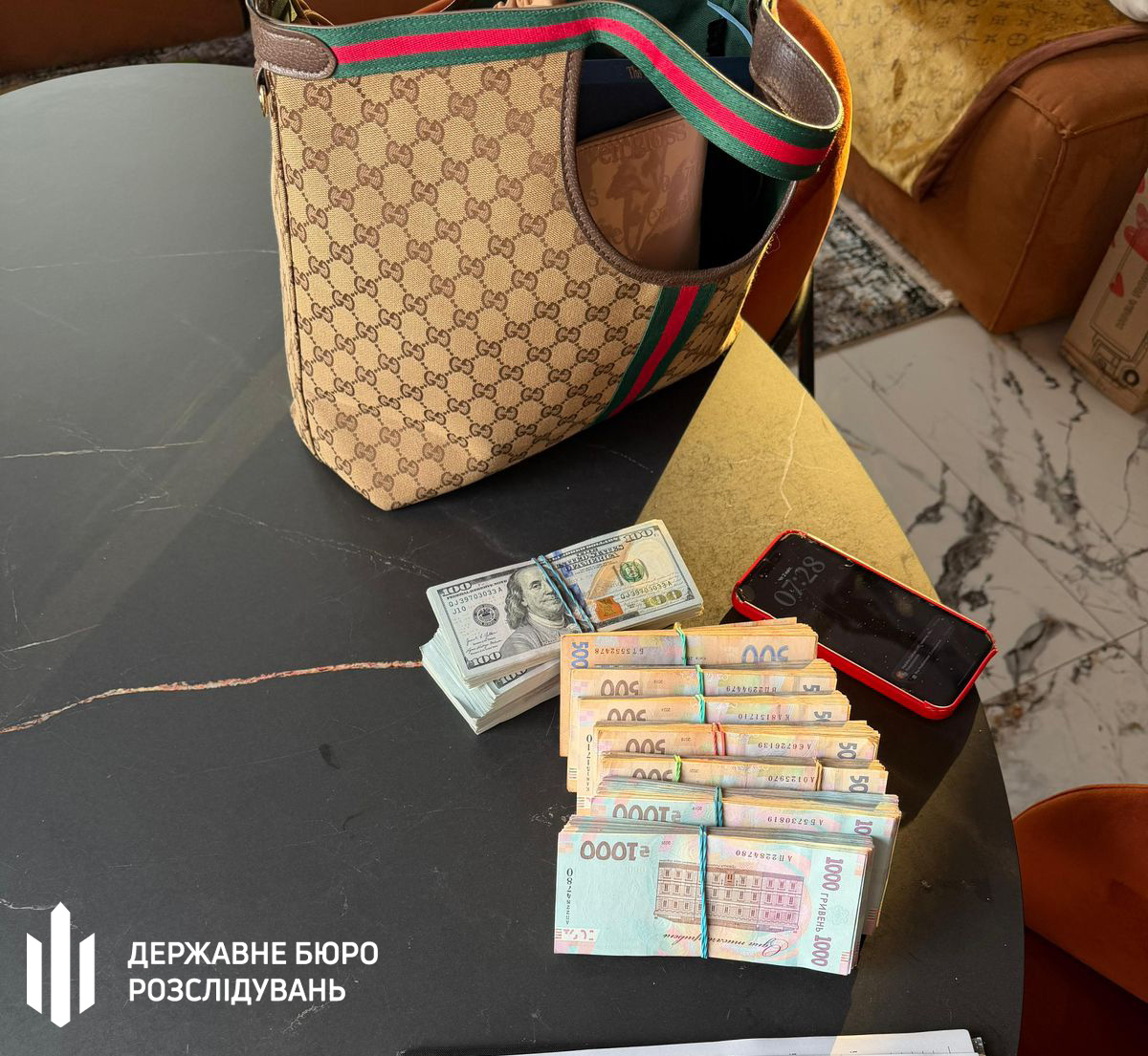 Фото до матеріалу: Екс-суддю Тандира викрили у масштабній схемі заволодіння квартирами померлих