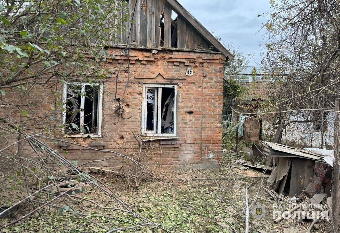 Фото до матеріалу: Півсотні заяв про обстріли Нікополя та сусідніх сіл: пошкоджено житло та інфраструктуру